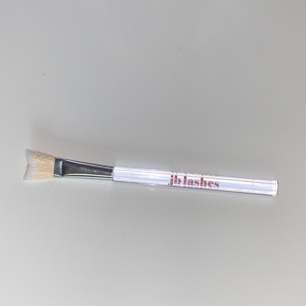 Lash brush